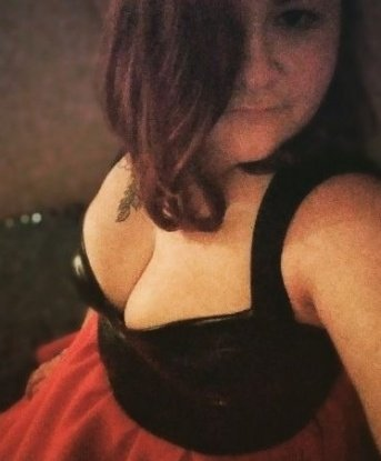 Живу в Москве и готова порадовать тебя своими услугами. Мне нравится экспериментировать и исследовать новые грани сексуального удовольствия, чтобы ты ощутил максимальное наслаждение. Я обожаю делать глубокий минет, эротический массаж и многое другое, о чем ты можешь узнать из моих фото и отзывов. Позвони мне, и я окуну тебя в мир незабываемых ощущений. 💋 10428, 22 года