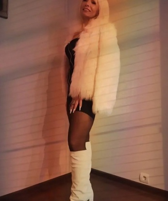 Очаровательная дама приглашает в гости джентльмена для интимных встреч. Обещаю, ты получишь массу удовольствия и расслабления. Жду тебя, милый! 6245, 42 года